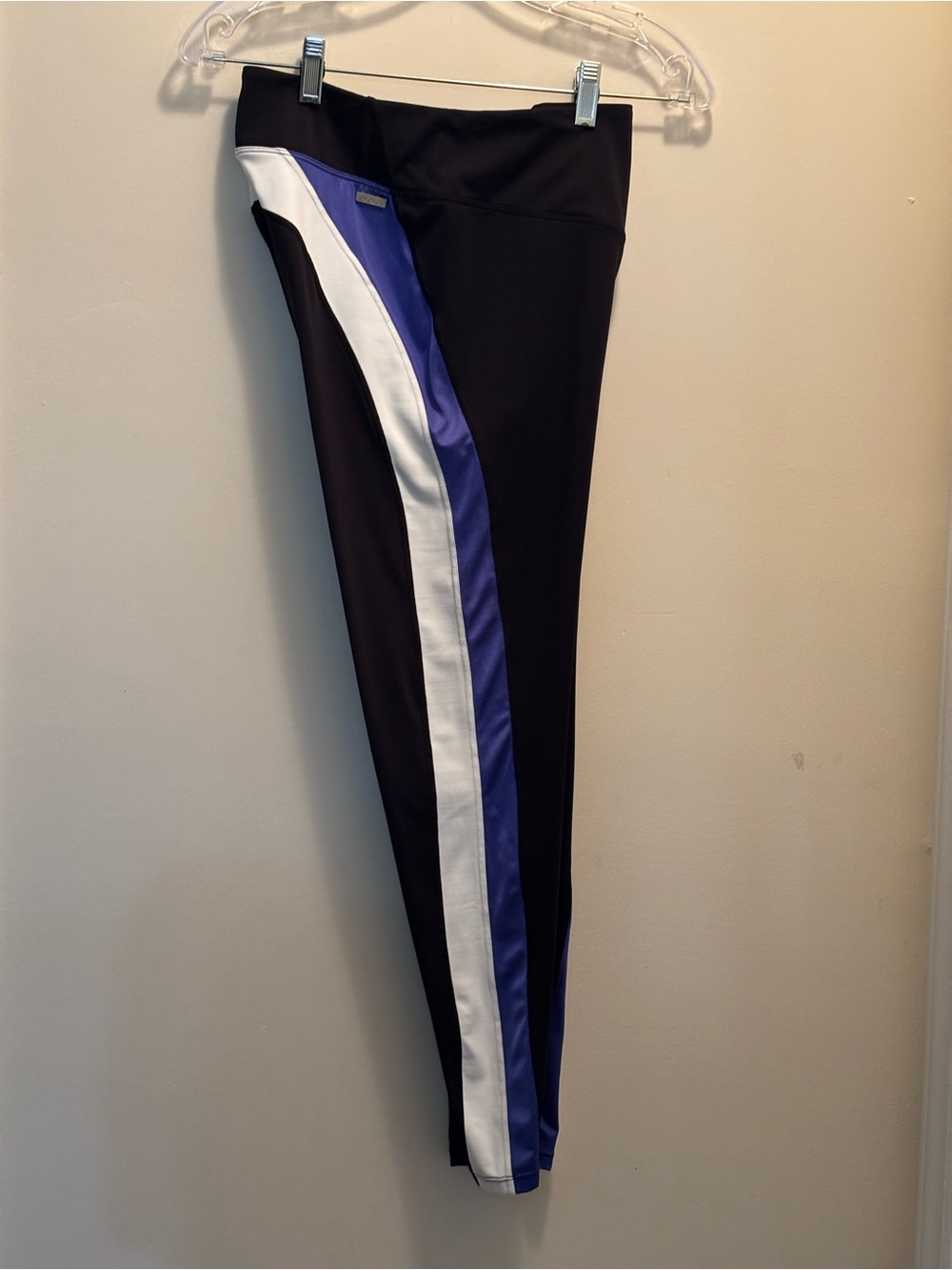 NWOT ALALA Large Leggings